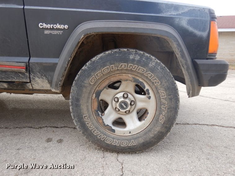 image for item EY9000 1996 Jeep Cherokee Sport  SUV