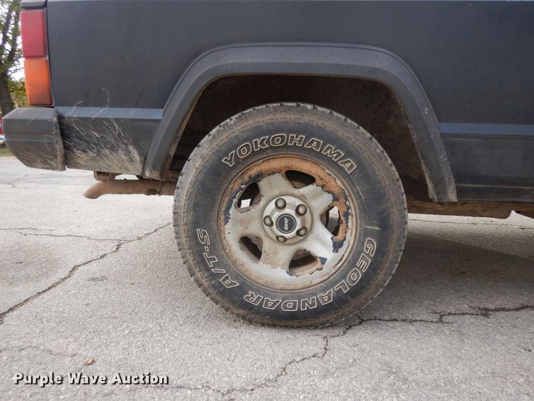 image for item EY9000 1996 Jeep Cherokee Sport  SUV