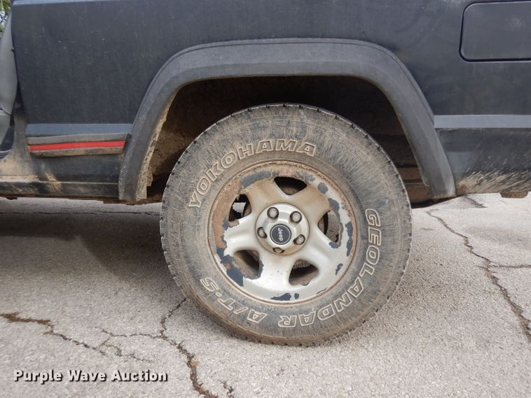 image for item EY9000 1996 Jeep Cherokee Sport  SUV