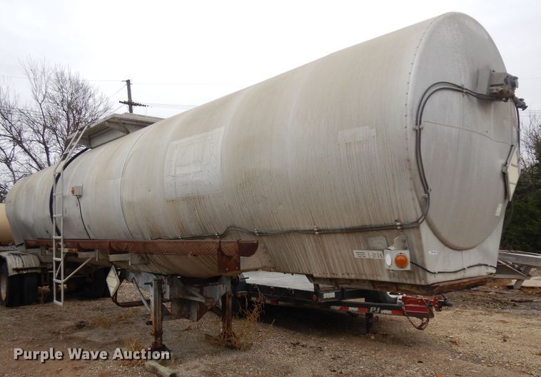 image for item EY9007 1972 Butler tank trailer