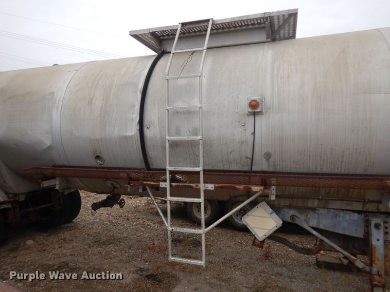 image for item EY9007 1972 Butler tank trailer