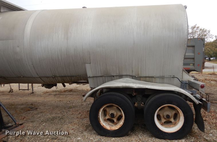 image for item EY9007 1972 Butler tank trailer