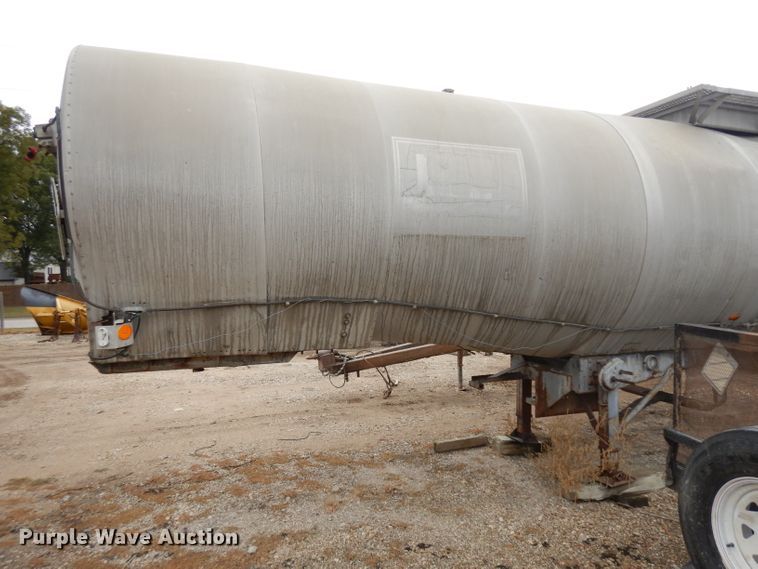 image for item EY9007 1972 Butler tank trailer