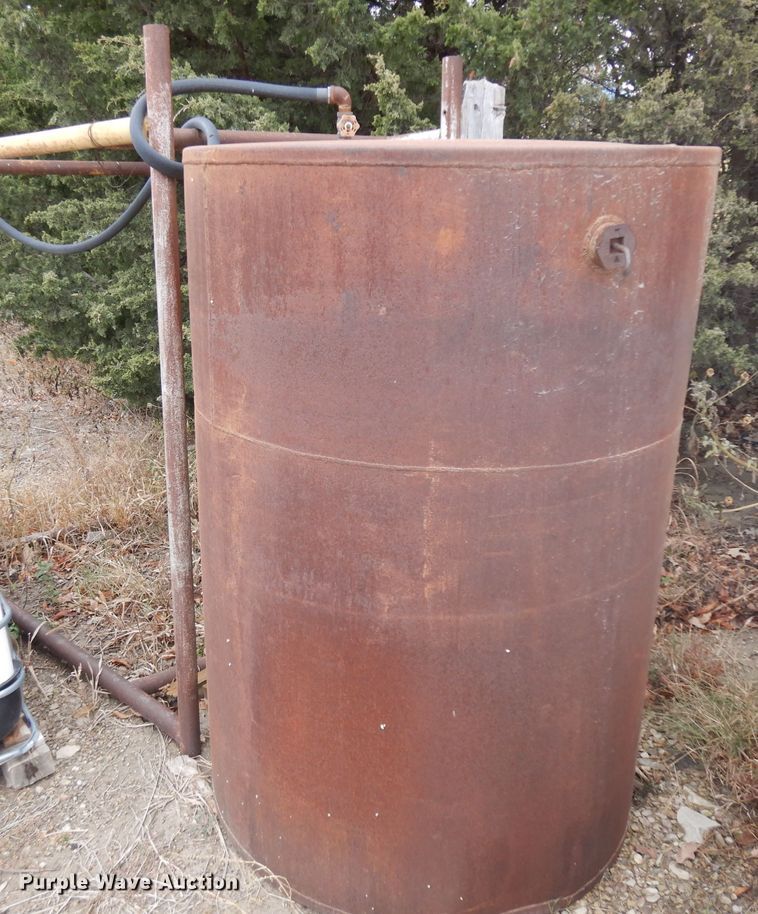 image for item EY9009 (2) fuel tanks