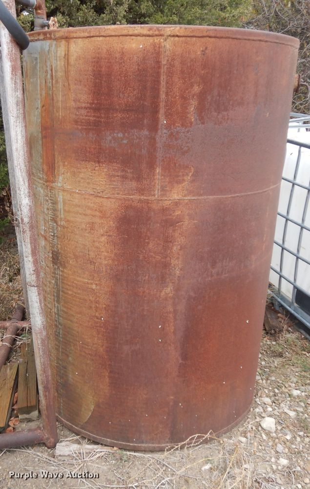 image for item EY9009 (2) fuel tanks