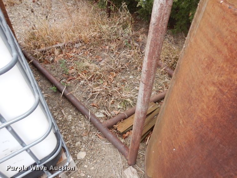 image for item EY9009 (2) fuel tanks