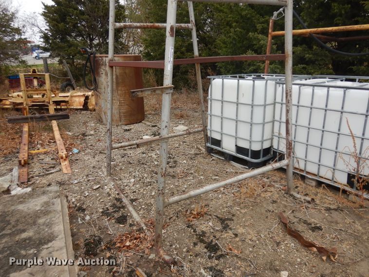 image for item EY9009 (2) fuel tanks