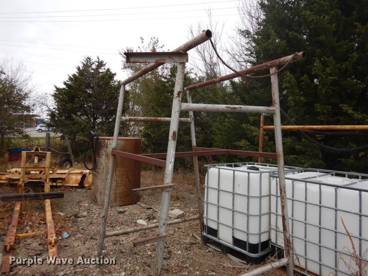 image for item EY9009 (2) fuel tanks