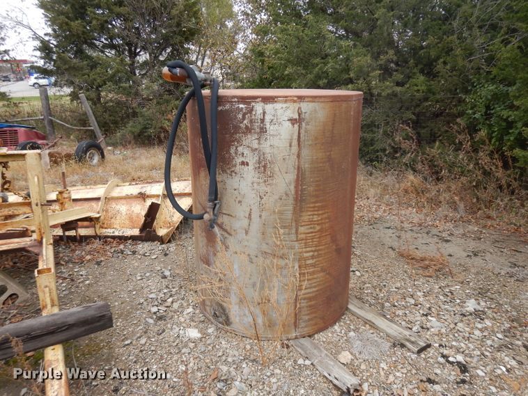 image for item EY9009 (2) fuel tanks