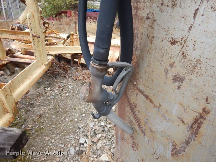 image for item EY9009 (2) fuel tanks