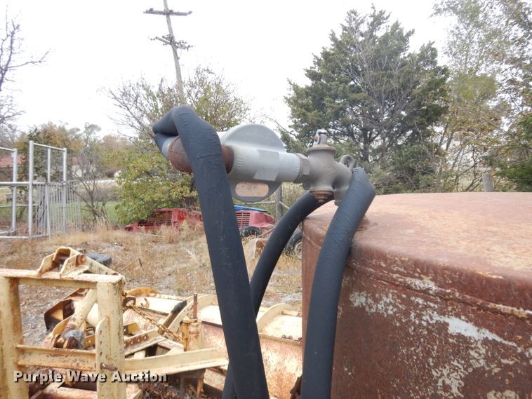 image for item EY9009 (2) fuel tanks