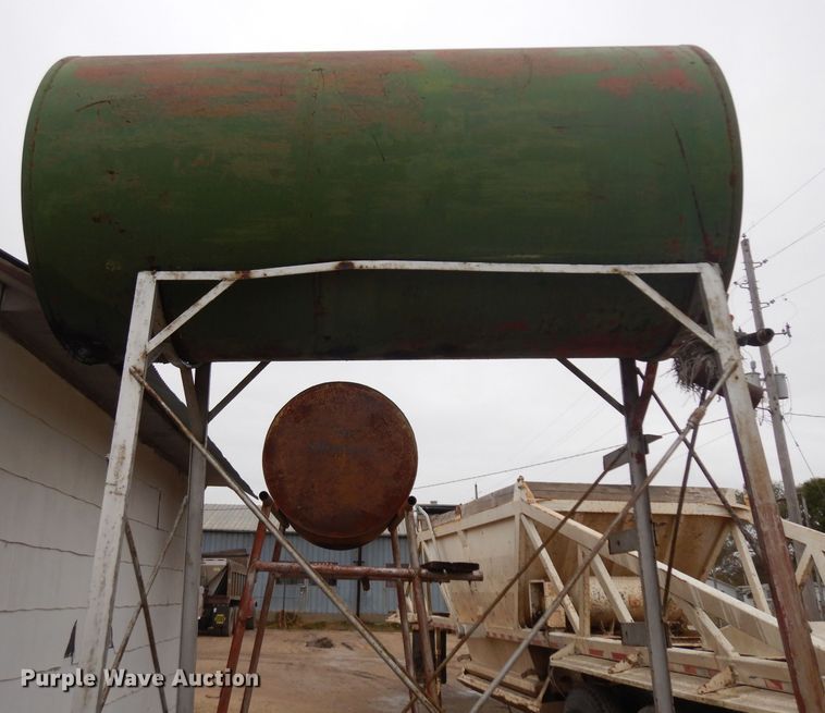 image for item EY9010 (2) fuel tanks