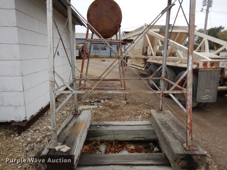 image for item EY9010 (2) fuel tanks