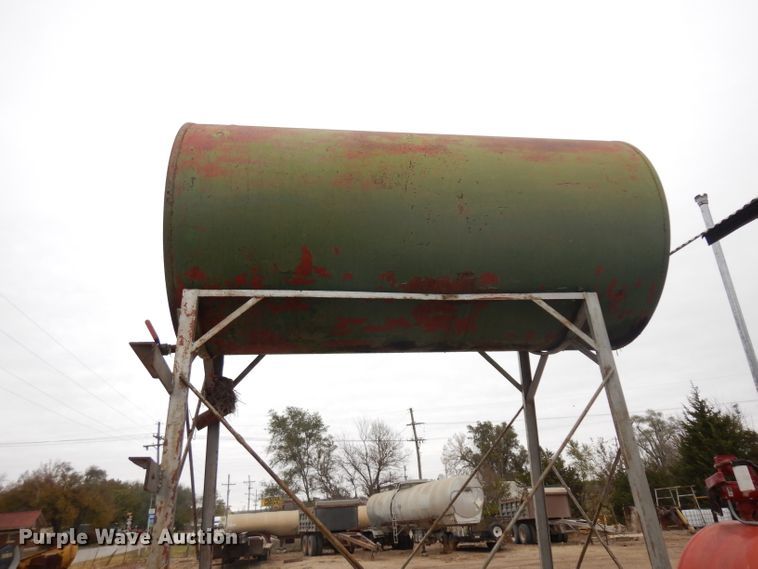 image for item EY9010 (2) fuel tanks
