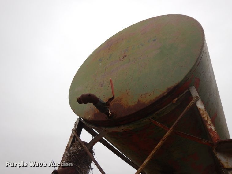 image for item EY9010 (2) fuel tanks