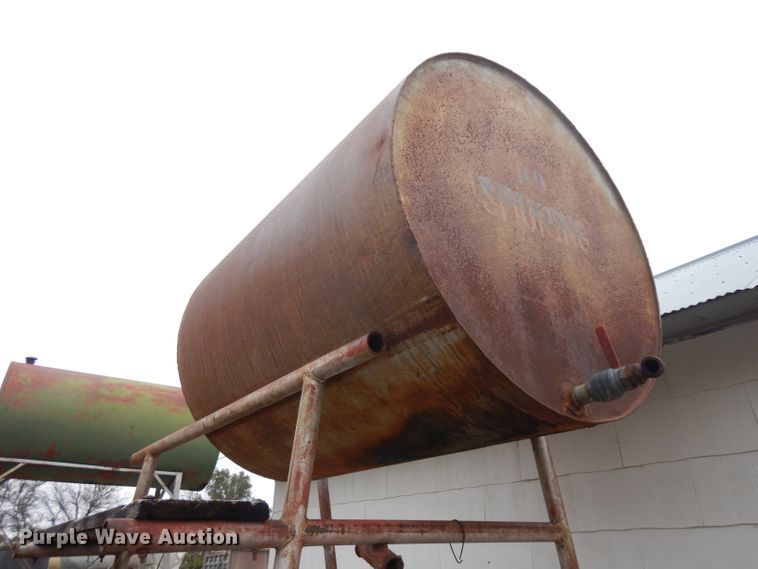 image for item EY9010 (2) fuel tanks