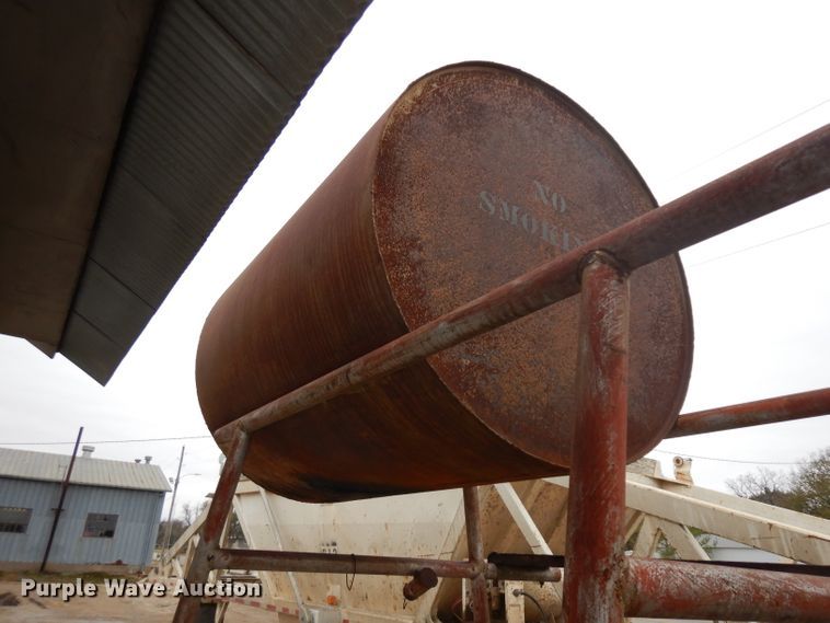 image for item EY9010 (2) fuel tanks