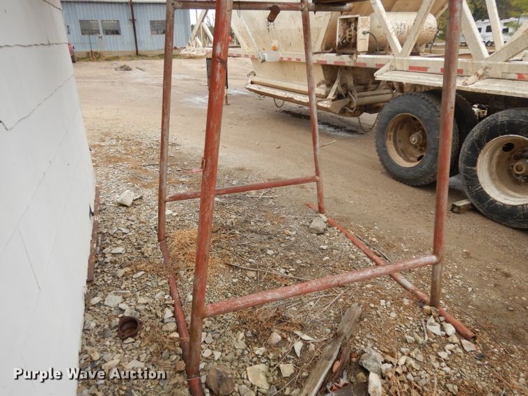 image for item EY9010 (2) fuel tanks