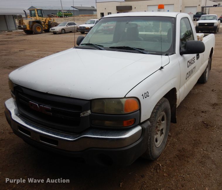 image for item EY9016 2004 GMC Sierra 1500  pickup truck