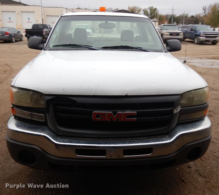 image for item EY9016 2004 GMC Sierra 1500  pickup truck