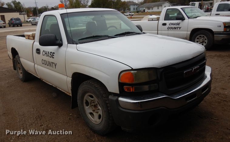 image for item EY9016 2004 GMC Sierra 1500  pickup truck