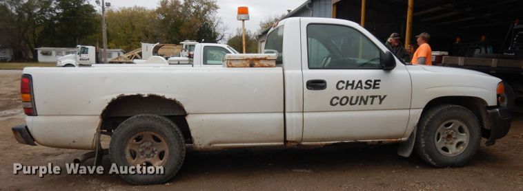 image for item EY9016 2004 GMC Sierra 1500  pickup truck