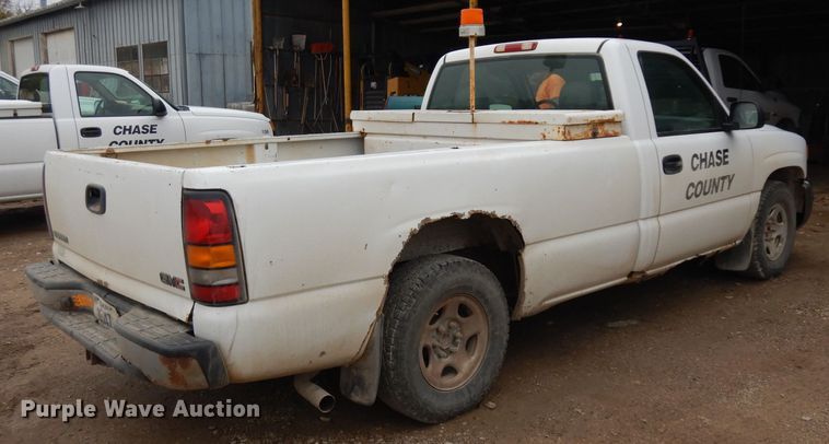 image for item EY9016 2004 GMC Sierra 1500  pickup truck