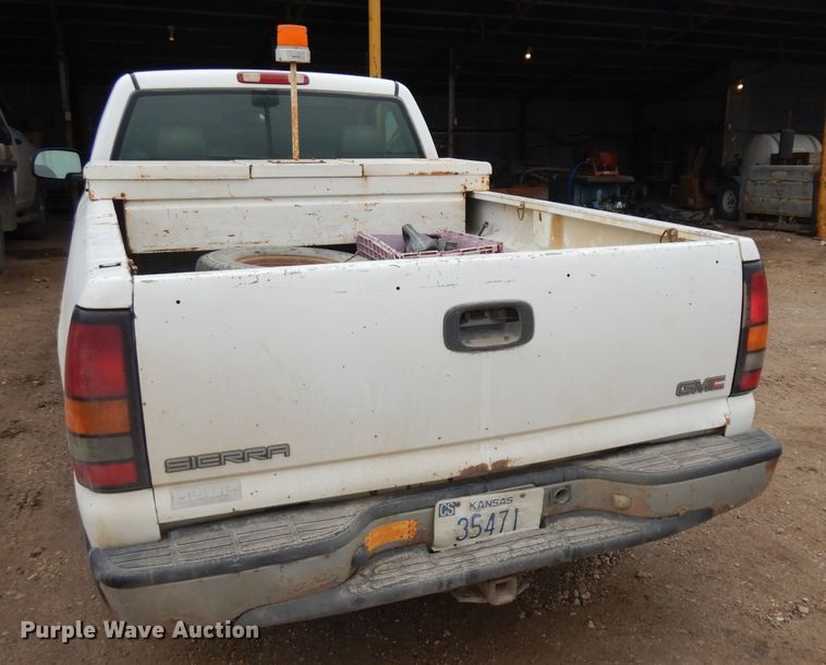 image for item EY9016 2004 GMC Sierra 1500  pickup truck