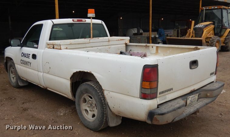 image for item EY9016 2004 GMC Sierra 1500  pickup truck