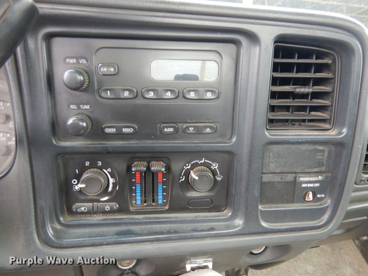 image for item EY9016 2004 GMC Sierra 1500  pickup truck