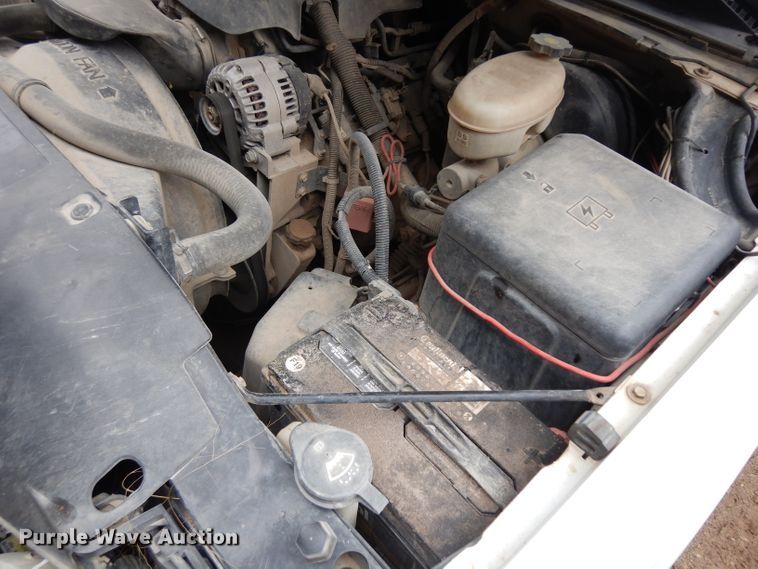 image for item EY9016 2004 GMC Sierra 1500  pickup truck