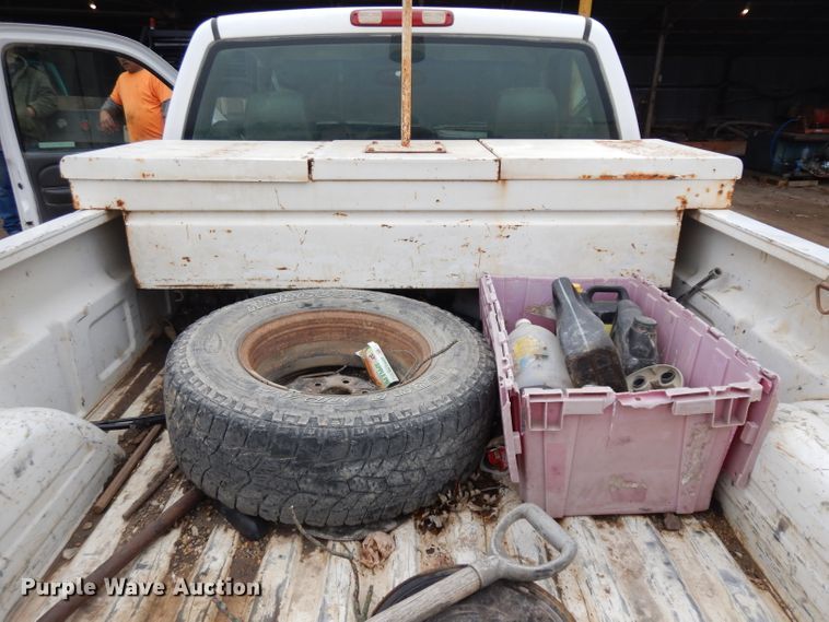 image for item EY9016 2004 GMC Sierra 1500  pickup truck