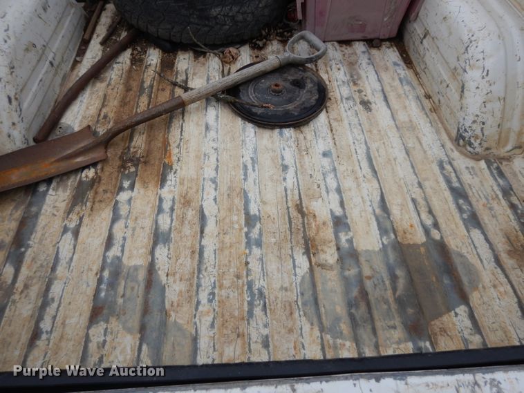 image for item EY9016 2004 GMC Sierra 1500  pickup truck