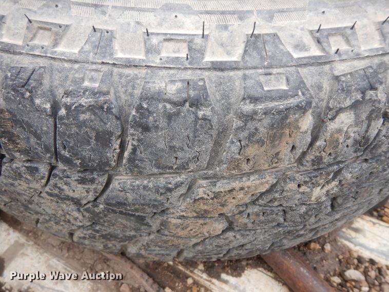 image for item EY9016 2004 GMC Sierra 1500  pickup truck