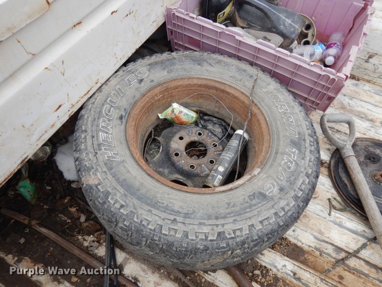 image for item EY9016 2004 GMC Sierra 1500  pickup truck