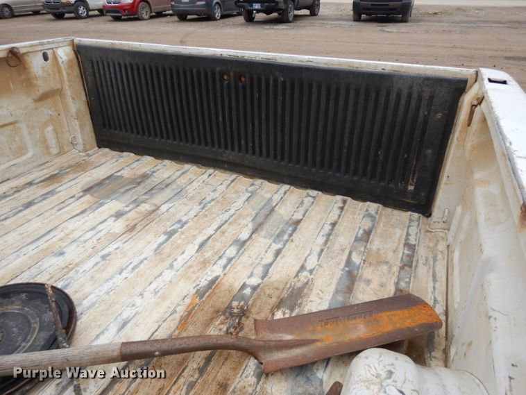 image for item EY9016 2004 GMC Sierra 1500  pickup truck