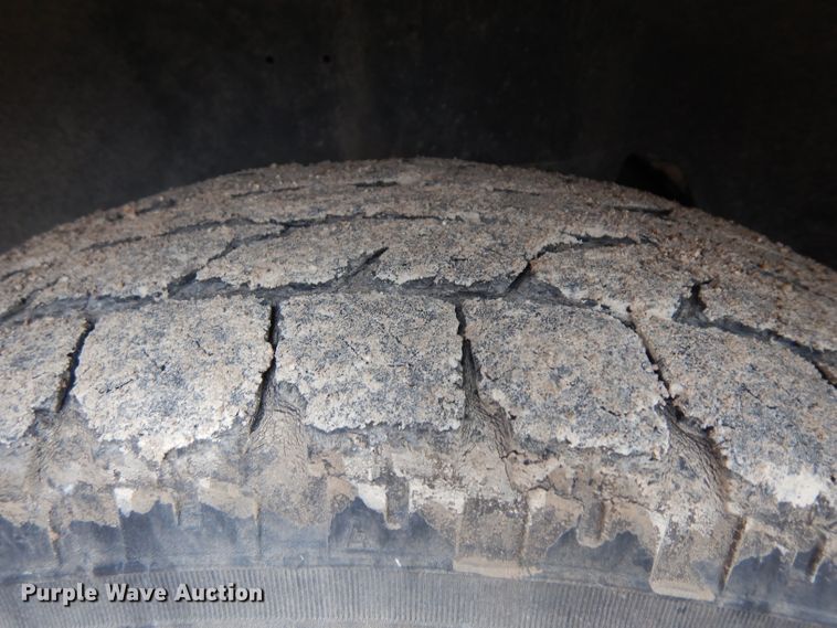 image for item EY9016 2004 GMC Sierra 1500  pickup truck