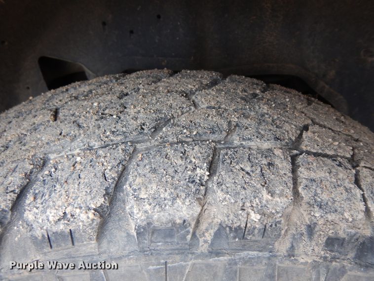 image for item EY9016 2004 GMC Sierra 1500  pickup truck