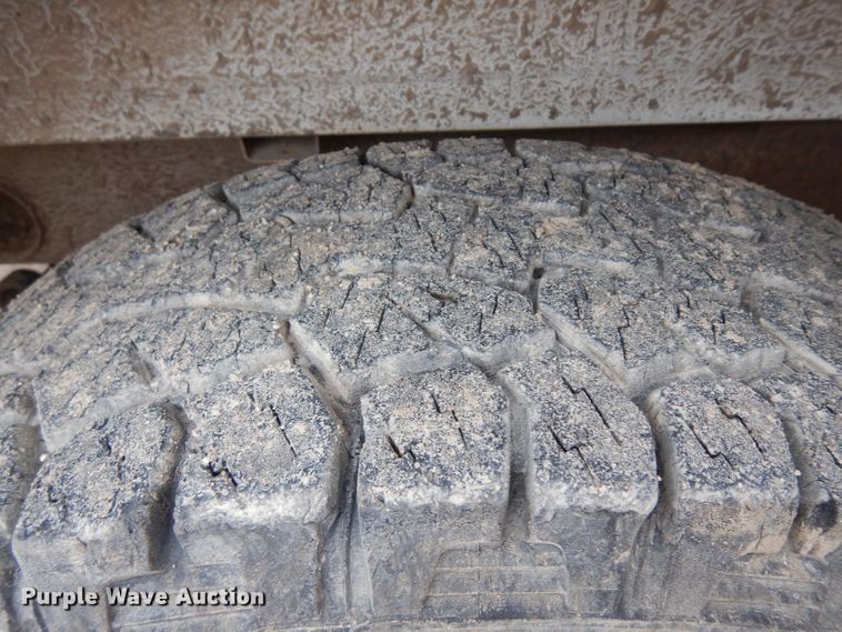 image for item EY9016 2004 GMC Sierra 1500  pickup truck