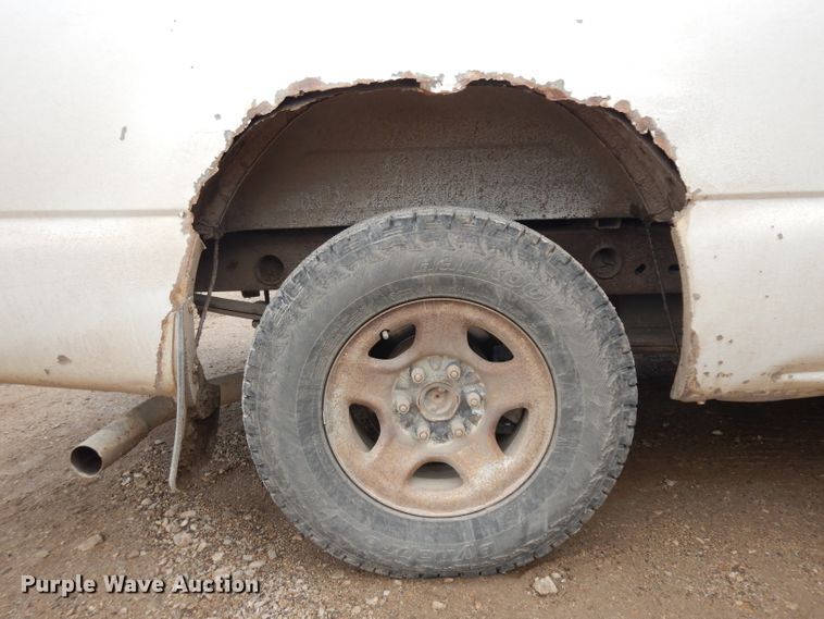 image for item EY9016 2004 GMC Sierra 1500  pickup truck