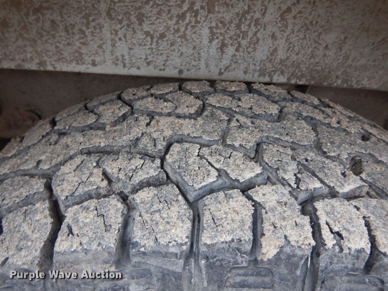 image for item EY9016 2004 GMC Sierra 1500  pickup truck