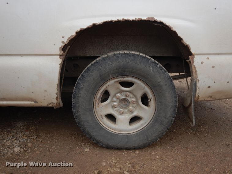 image for item EY9016 2004 GMC Sierra 1500  pickup truck