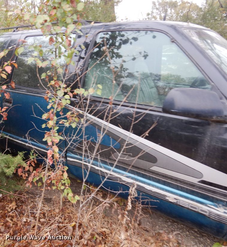 image for item EY9019 1993 Chevrolet Suburban K1500  SUV