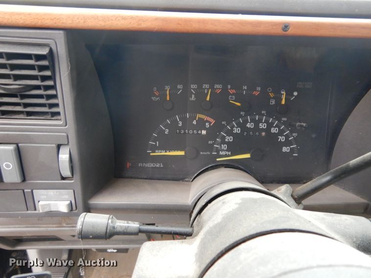 image for item EY9019 1993 Chevrolet Suburban K1500  SUV