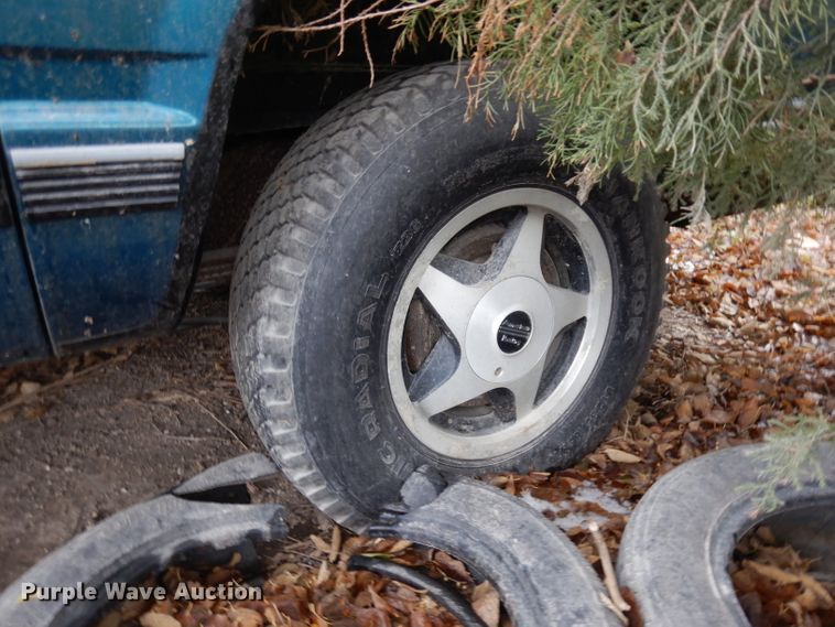 image for item EY9019 1993 Chevrolet Suburban K1500  SUV