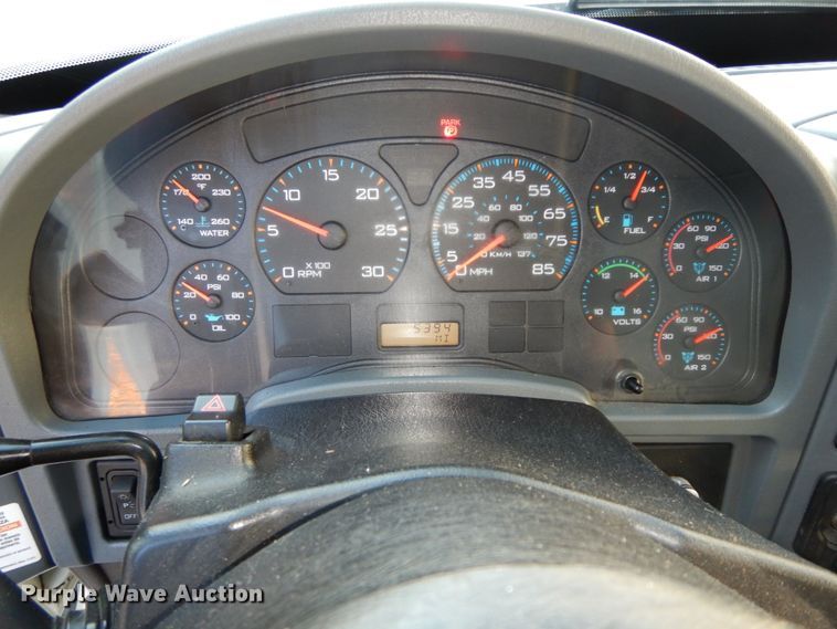 image for item FG9663 2003 International 7400  digger derrick truck