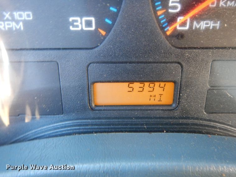 image for item FG9663 2003 International 7400  digger derrick truck