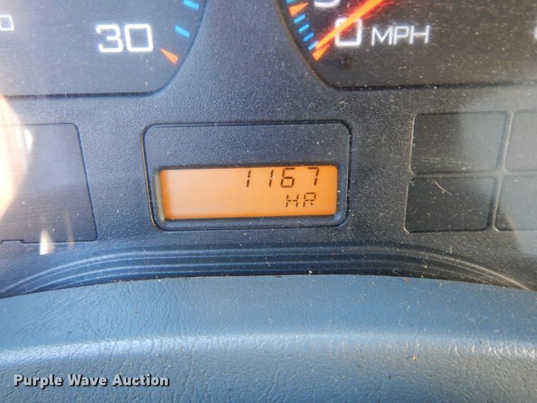 image for item FG9663 2003 International 7400  digger derrick truck