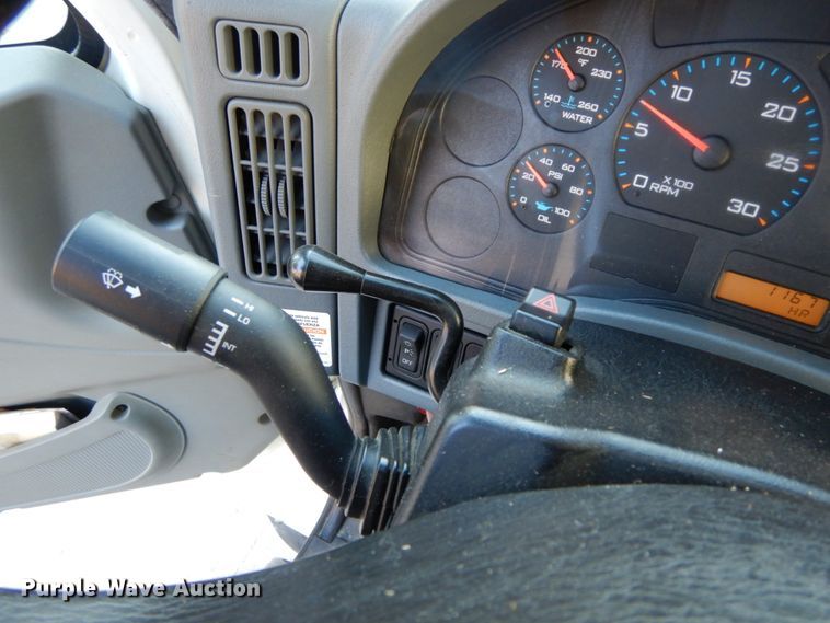 image for item FG9663 2003 International 7400  digger derrick truck