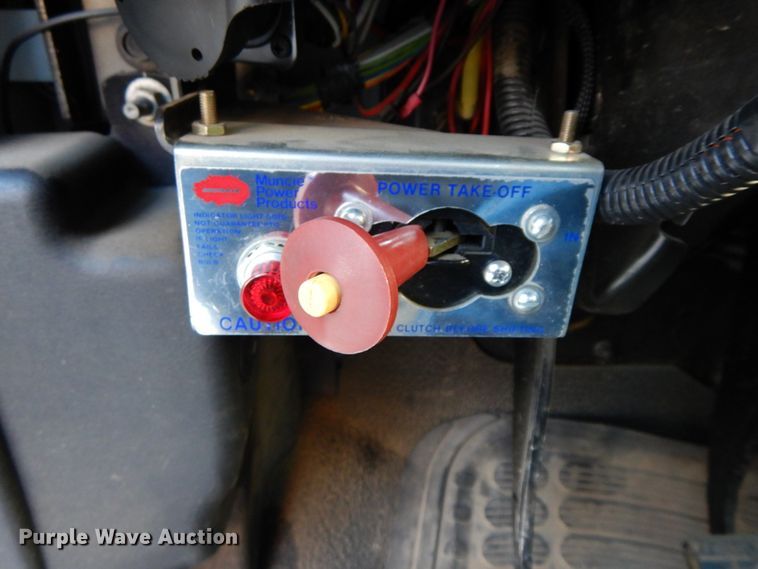 image for item FG9663 2003 International 7400  digger derrick truck